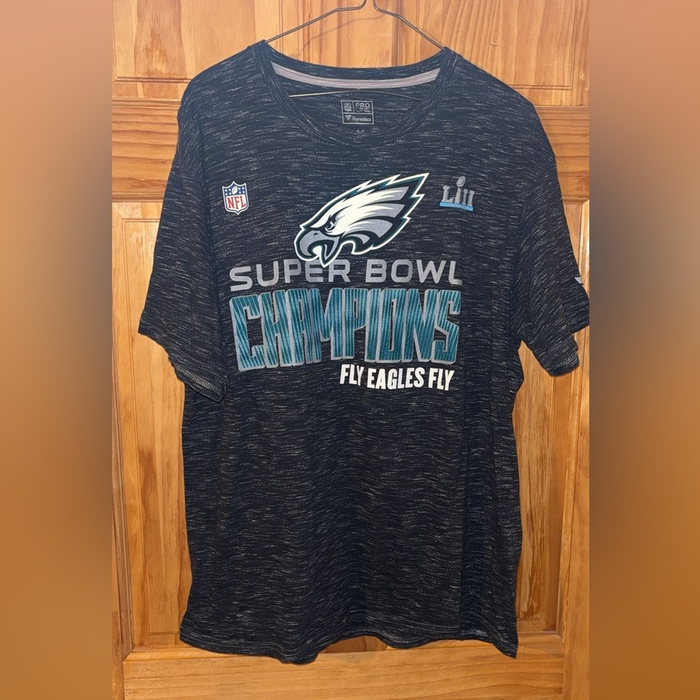 Official Philadelphia Eagles On Field Fanatics Super Bowl Champions T-Shirt.
